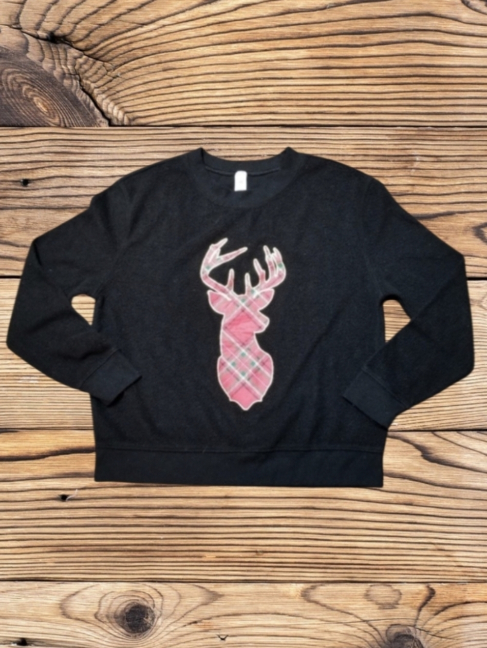 NO BOUNDARIES BLACK SWEATSHIRT RED PLAID REINDEER